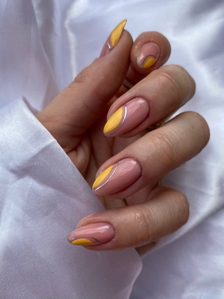 Halloween nails. Yellow and silver design