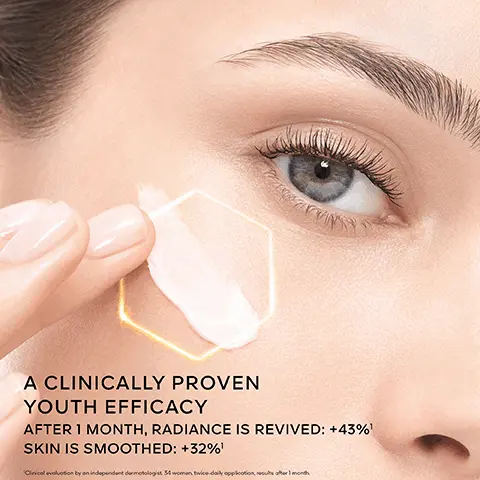 A clinically proven youth efficacy after 1 month, radiance is revived +43%, skin is smoothed +32%, clinical evaluation by an independent dermatologist, 34 women, twice-daily application, results after 1 month. Beeswax butter. Offers skin comfort and elasticity. Now refillable. 1. Purifies. 2. Repair. 3. Moisturises.