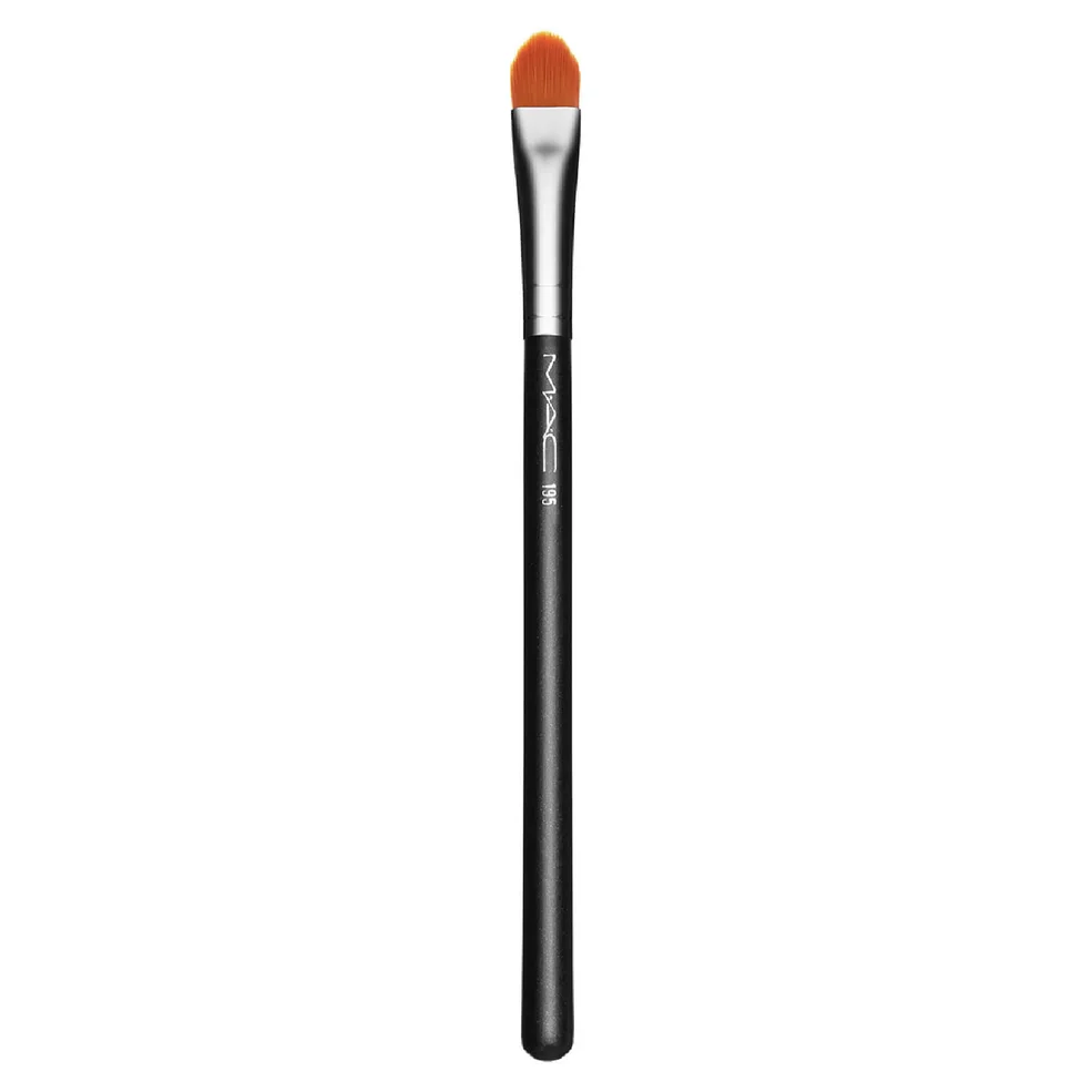 MAC 195 Concealer Brush Image 1