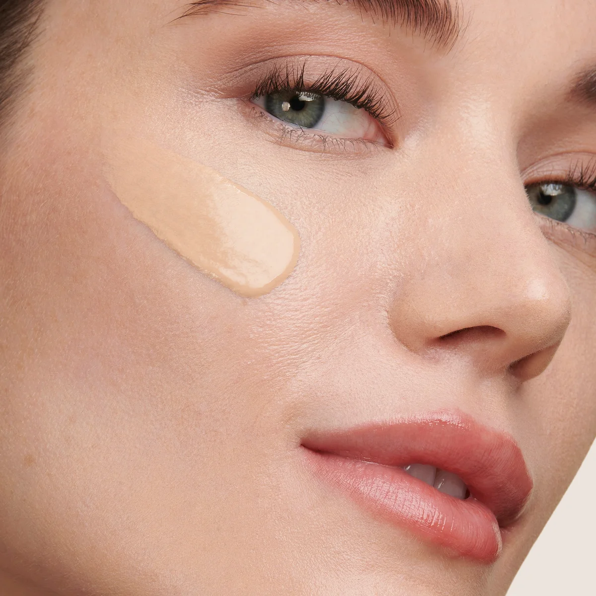 Armani Luminous Silk Foundation LOOKFANTASTIC - Main Image