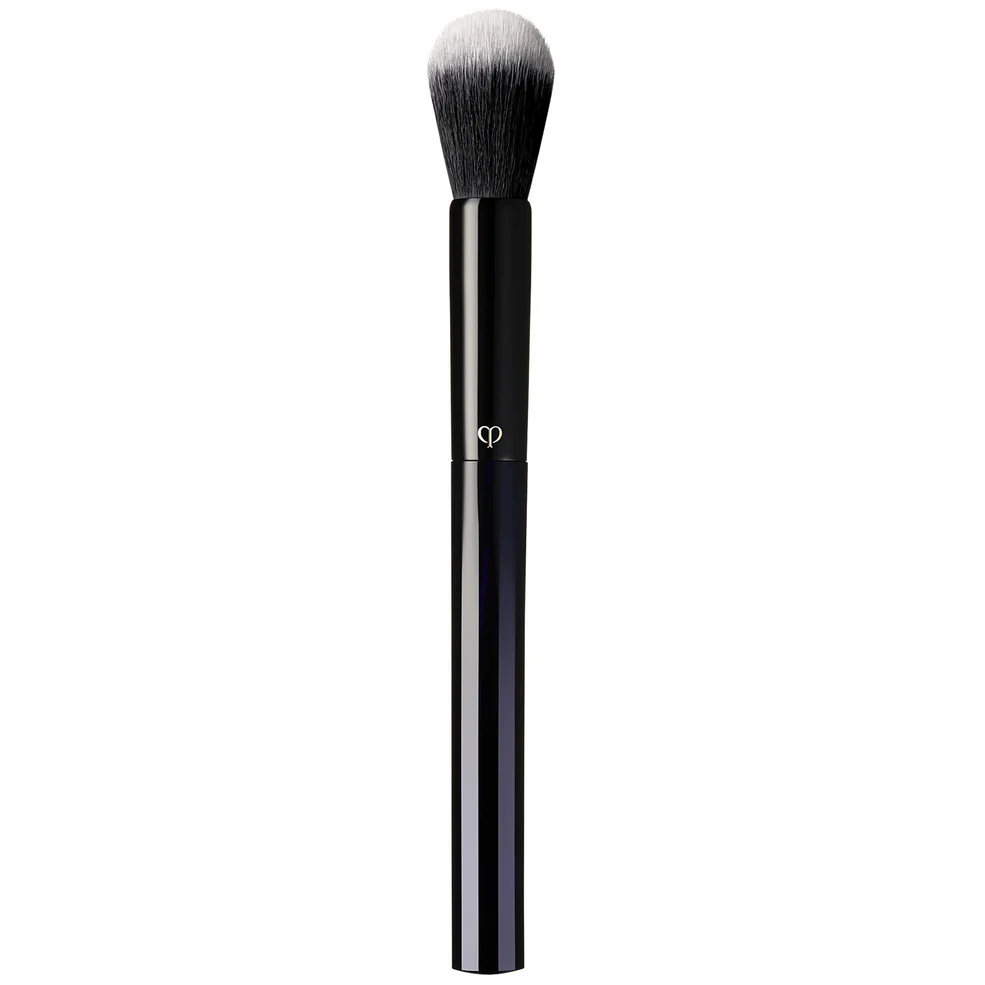 Clé de Peau Beauté Powder and Crème Brush Image 1