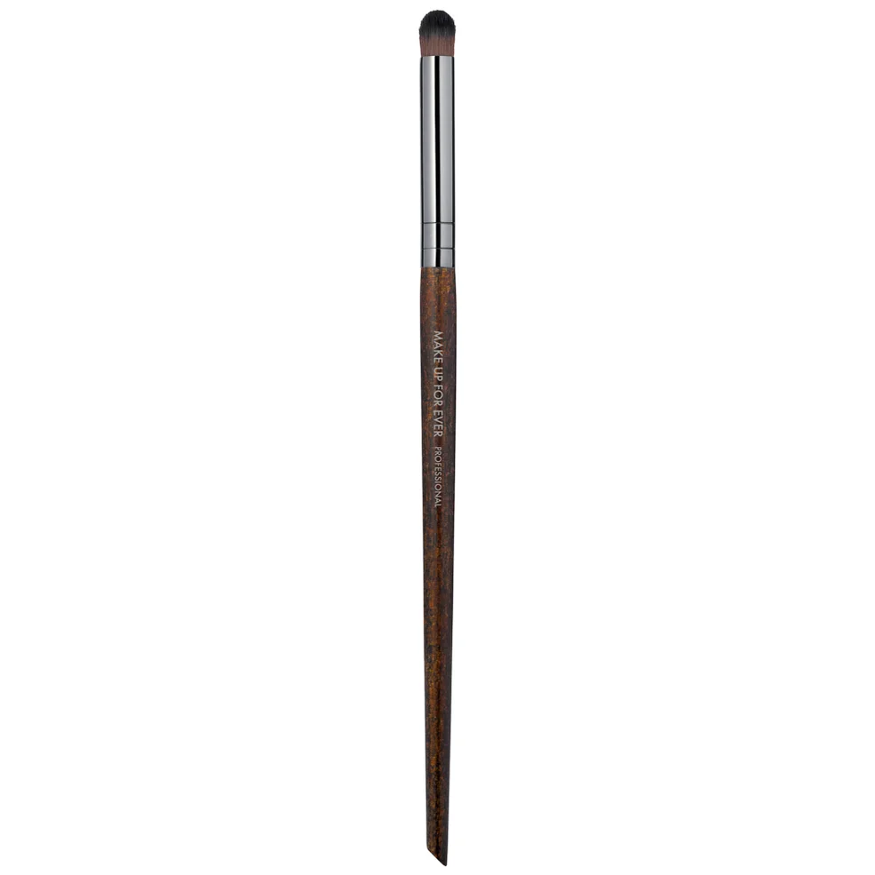 MAKE UP FOR EVER #216 Precision Blender Brush - M - Image 1